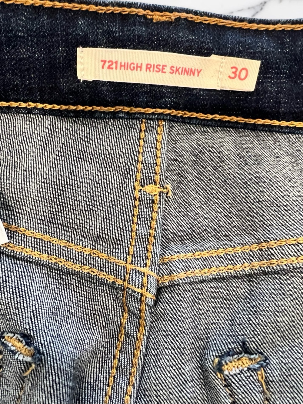 Levi's Stone Wash Blue Denim Jeans with Contrast Stitching - Picture 3 of 9